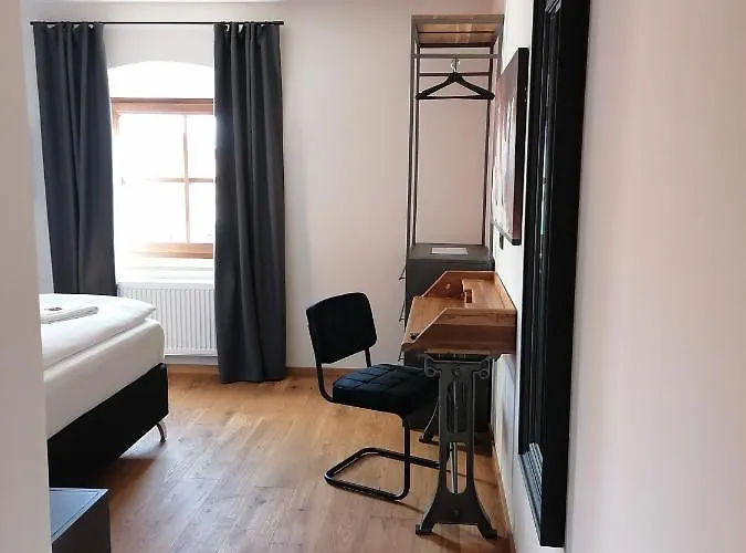 Hotelgasthof Kirchenwirt 호텔