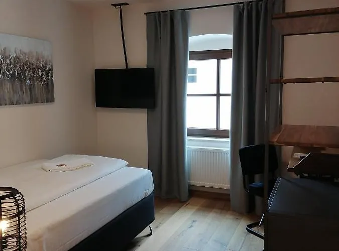 호텔 Hotelgasthof Kirchenwirt Schierling