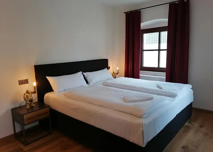 Hotelgasthof Kirchenwirt 호텔 Schierling
