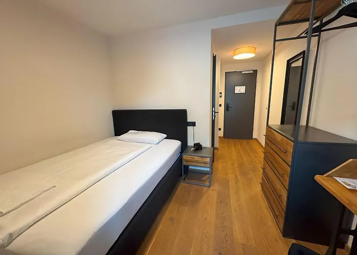 Hotelgasthof Kirchenwirt 호텔 Schierling
